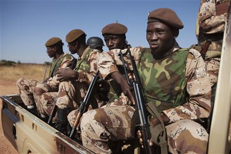 COLONEL SAÏDOU MOUSSA MORO COMMANDANT DES FORCES DE LA CEDEAO : Nous donnons à Yaya Jammeh le temps d'ici minuit pour quitter... Nous attaquerons à 00 heures "