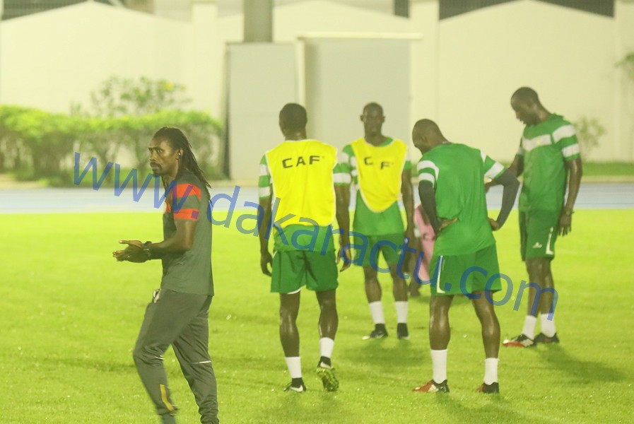 Entraînement des Lions : Aliou Cissé va-t-il faire tourner son banc face à l’Algérie ?