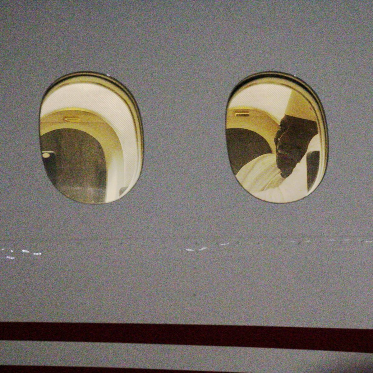 21H16/ A BORD D'UN JET DASSAULT FALCON 900 EX : Yaya Jammeh quitte Banjul et ferme une page historique de la Gambie