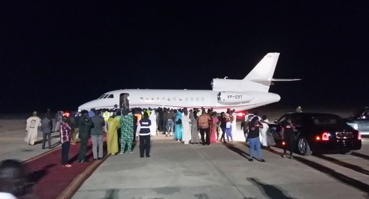 21H16/ A BORD D'UN JET DASSAULT FALCON 900 EX : Yaya Jammeh quitte Banjul et ferme une page historique de la Gambie