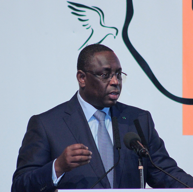 Le président Sall s’engage à consolider "les liens séculaires" avec la Gambie