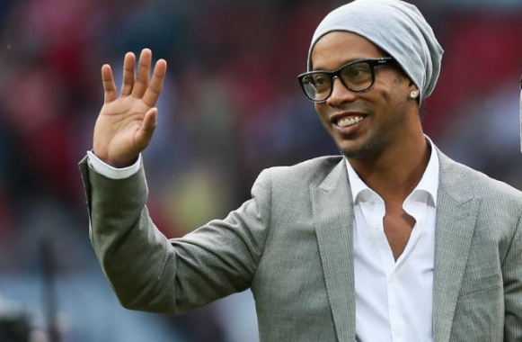 ESPAGNE : Ronaldinho nouvel ambassadeur du FC Barcelone