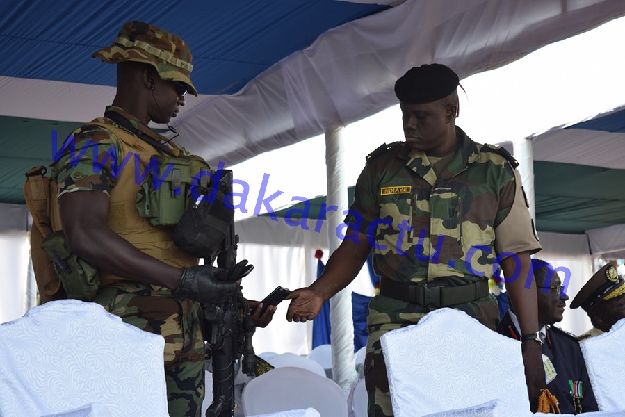 52e anniversaire et prestation de serment de Barrow : Les Gambiens prennent d'assaut le stade de Bakau (IMAGES)