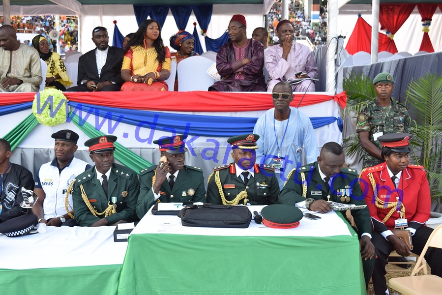 52e anniversaire et prestation de serment de Barrow : Les Gambiens prennent d'assaut le stade de Bakau (IMAGES)