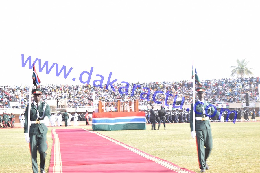 52e anniversaire et prestation de serment de Barrow : Les Gambiens prennent d'assaut le stade de Bakau (IMAGES)