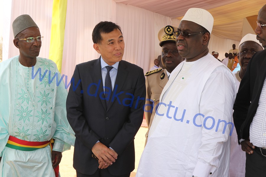 Macky Sall défend les Chinois à Ngueufatt : « Quoi qu’on puisse dire d’eux, ils sont dignes de confiance »