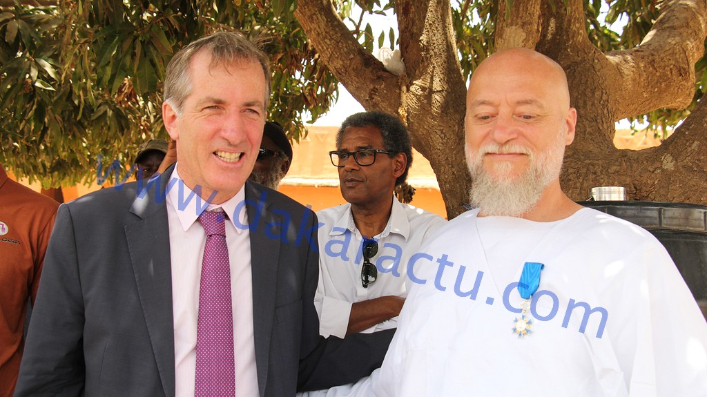 Les images de la remise de l'insigne de l'Ordre National du Mérite par son excellence Christophe Bigot, ambassadeur de France au Sénégal au village pilote des enfants de la rue.