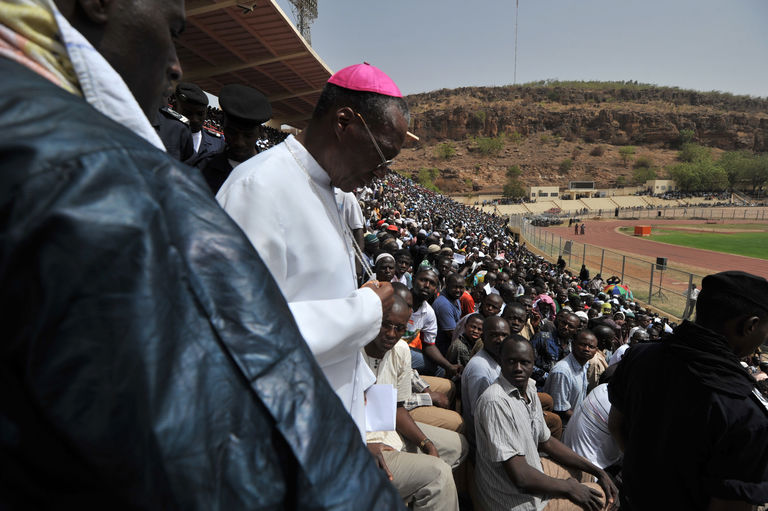 Mali : le cardinal de Bamako a abrité des millions d’euros en Suisse