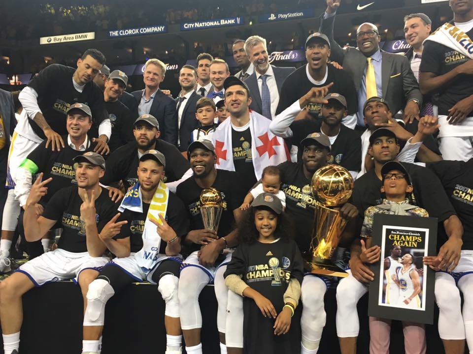 Menés par un énorme Kevin Durant, les Golden State Warriors remportent le titre NBA 2017 !