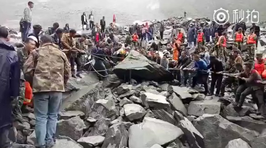 CHINE : Glissement de terrain, 100 personnes seraient ensevelies