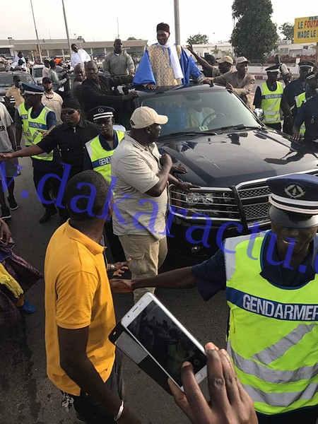 ME ABDOULAYE WADE A DAKAR : Les images exclusives de son arrivée en compagnie de son épouse et de Me Madické Niang
