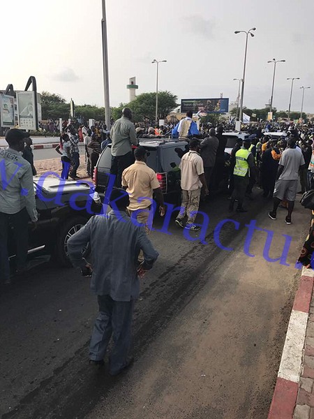 ME ABDOULAYE WADE A DAKAR : Les images exclusives de son arrivée en compagnie de son épouse et de Me Madické Niang