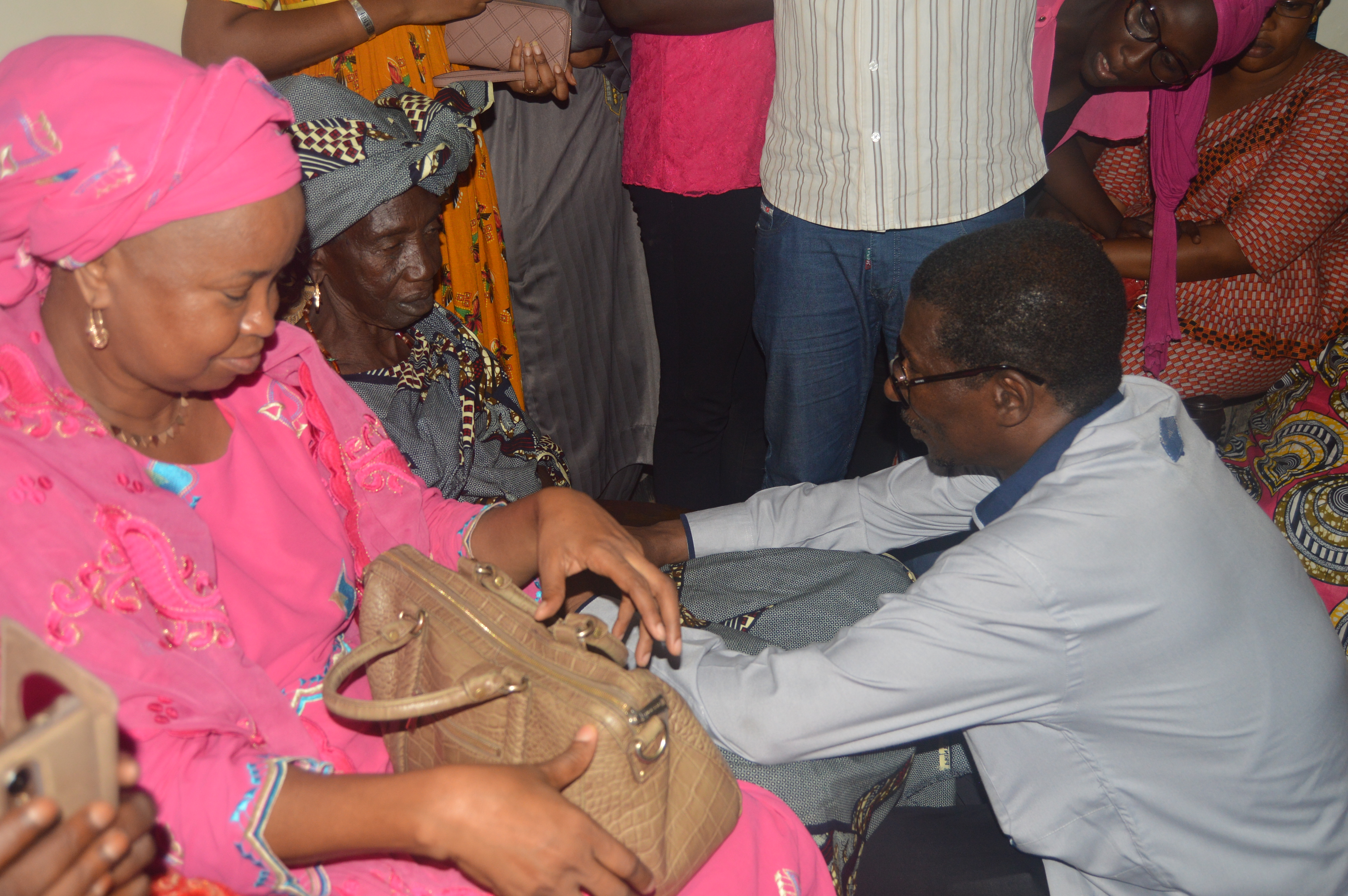 Campagne Législatives : Mary Teuw Niane offre le village de Ngalèle à Macky Sall sur un plateau d’argent.