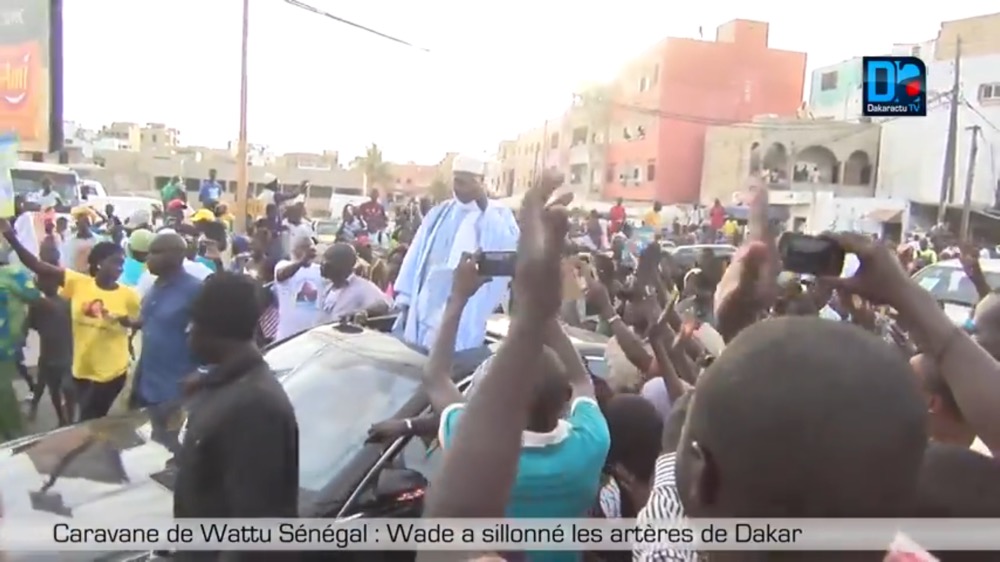 Me Abdoulaye Wade à ses militants  : " S'ils ne vous donnent pas vos cartes, allez là où sont cachées les cartes et défoncez les portes "