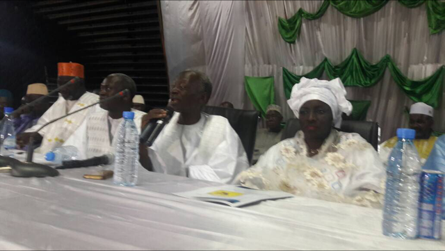 En présence de Mimi Touré et de Mansour Sy Djamil, Serigne Moustapha Sylla de Taïba-Marsassoum met dans le même sac marabouts et politiciens véreux.