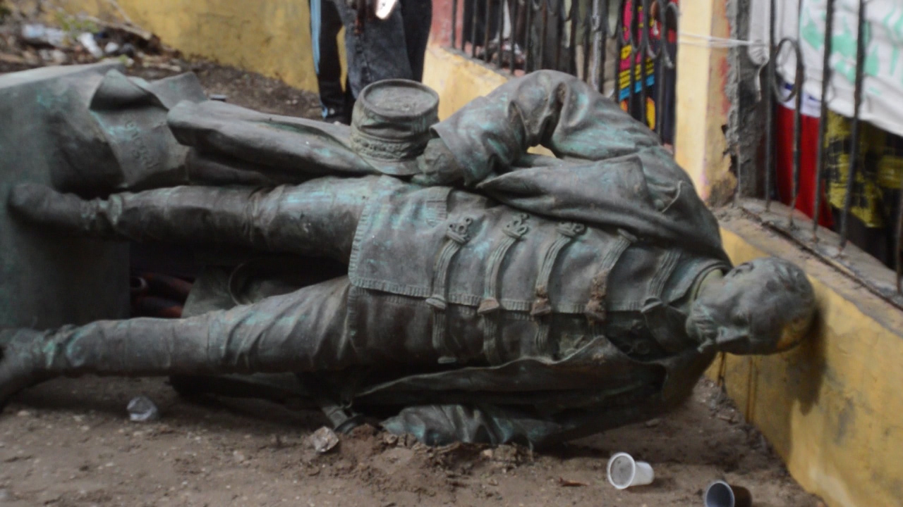 Effondrement de la statue de Louis Léon Faidherbe : " Elle sera remise à sa place ", selon Mansour Faye.