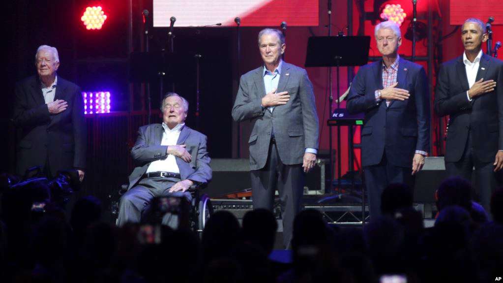 Usa : Cinq anciens présidents à un concert de charité après les ouragans 