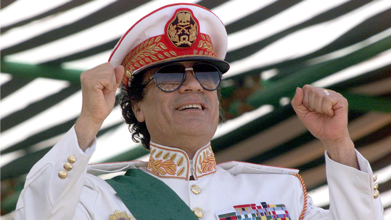 Vente de migrants africains : l’indignation des « esclaves de la mode » sur la mémoire de Kadhafi