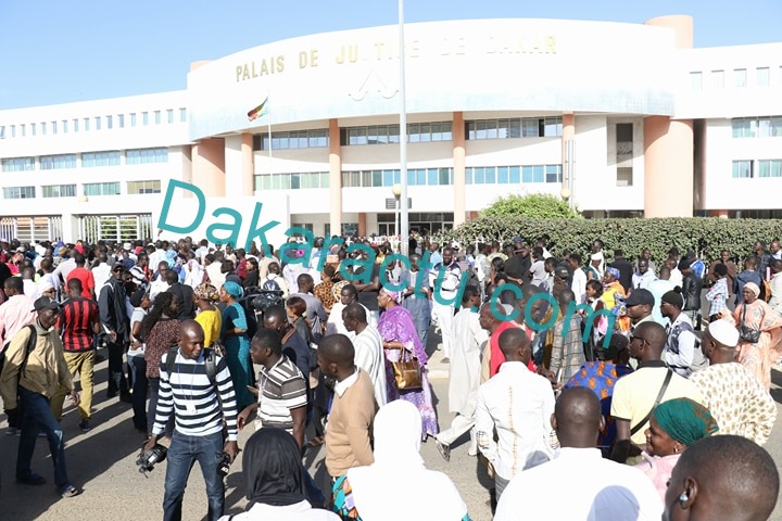 Images : Une foule au Tribunal de Dakar en soutien à Khalifa Sall