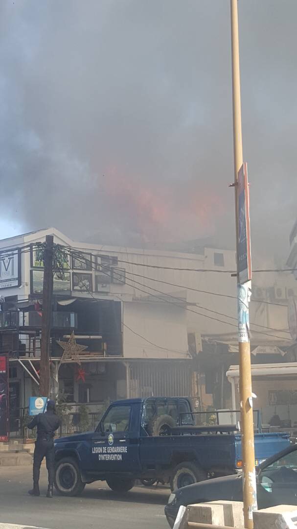 Urgent : Incendie au Five des Almadies (IMAGES)