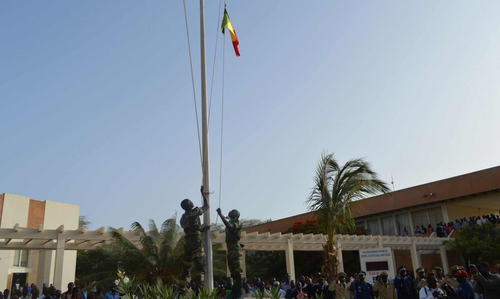 DEUIL NATIONAL : Ziguinchor se recueille devant des drapeaux en berne
