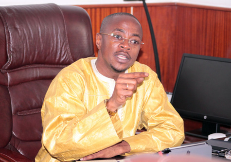 Abdou Mbow sur l’expulsion supposée de Karim Wade : « Le président Madické Niang doit éclairer la lanterne des Sénégalais »