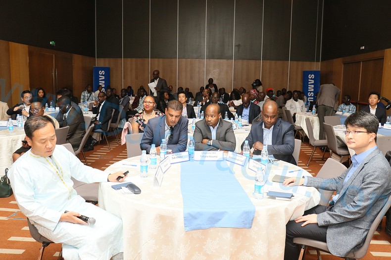   Déjeuner-Presse Samsung / Lancement de la stratégie Samsung 2018 : "Nous sommes numéro 1 mondial dans le domaine des Smartphones et des TV" (Sung Yoon PDG Samsung-Africa) (Photos)