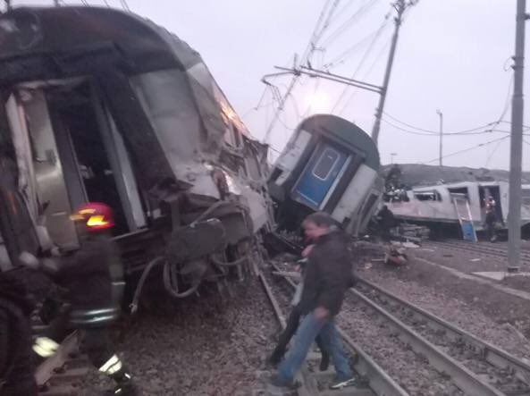Un train déraille près de Milan : trois morts