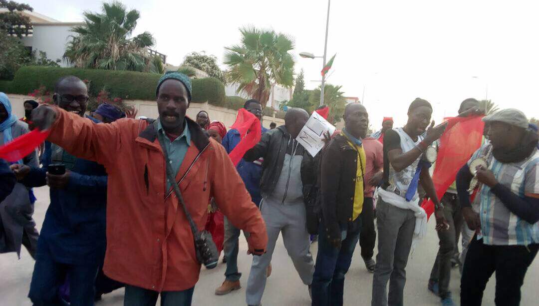 MACKY SALL À NOUAKCHOTT : Les Karimistes arborent des brassards rouges et manifestent
