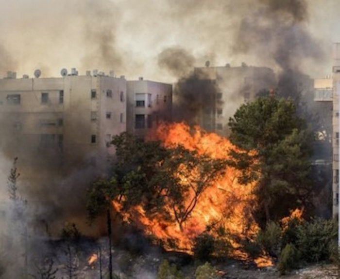 Urgent : Un violent incendie se déclare à Yarakh-Capa