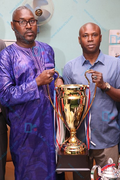Parrain de la finale de la Zone 2: Seydou Gueye, SG du Gouvernement dote toutes les ASC de la zone 2 de Dakar de lots d' equipements, ballons et trophées ( IMAGES )