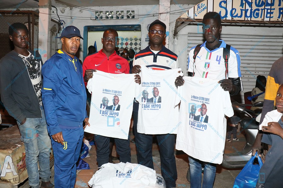 Parrain de la finale de la Zone 2: Seydou Gueye, SG du Gouvernement dote toutes les ASC de la zone 2 de Dakar de lots d' equipements, ballons et trophées ( IMAGES )