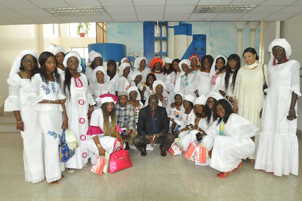 8 Mars - Les Femmes de Dangote Ciment offrent du matériel médical à la maternité de Pout