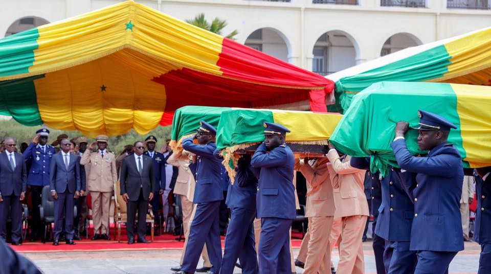 Crash de l’hélico de l’Armée : Le Président Sall rend hommage aux membres de l’équipage
