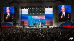 Poutine réélu pour un 4e mandat avec 73,9% des voix