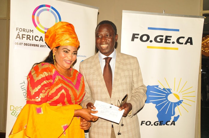 FOGECA : Remise des fonds octroyés par M. James Ndambo