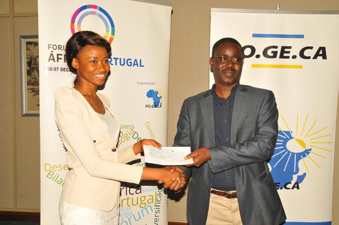 FOGECA : Remise des fonds octroyés par M. James Ndambo