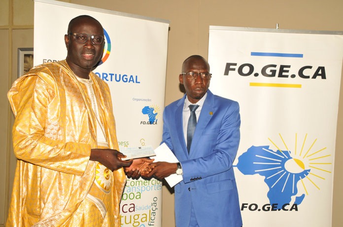 FOGECA : Remise des fonds octroyés par M. James Ndambo