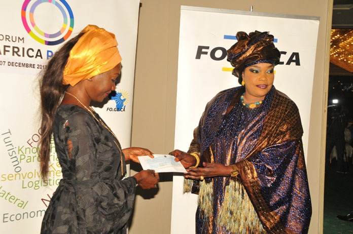 FOGECA : Remise des fonds octroyés par M. James Ndambo