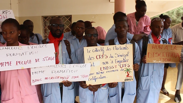 ZIGUINCHOR : Les étudiants du centre de formation de sages-femmes en brassards rouges