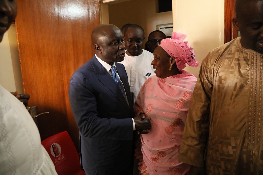 Présentation de condoléances chez Serigne Diagne : Idy dévoile un pan de sa jeunesse auprès de la famille
