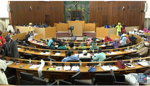 Assemblée nationale : La séance suspendue pour 10 mn