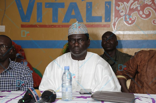 Vivez en images la Tournée du PSE à Koumpentoum : Le ministre Cheikh Kanté accueilli par le Dg de la Sn Hlm et les populations.