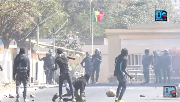 Gandiaye: Les élèves saccagent la mairie et blessent 3 gendarmes
