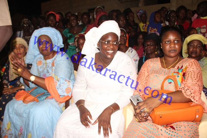 La Fondation "Servir le Sénégal" offre des machines à décortiquer aux femmes de Kédougou