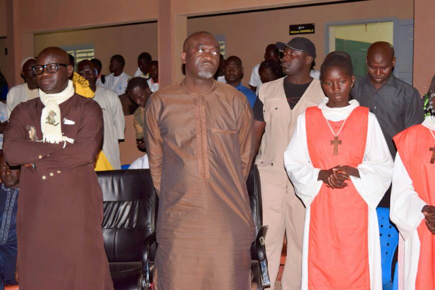 GANDIAYE-  POPENGUINE- Pape Demba Bitèye équipe les 2000 marcheurs et revient sur l'importance que le Président Sall accorde à la jeunesse.