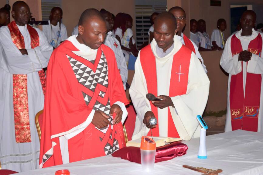 GANDIAYE-  POPENGUINE- Pape Demba Bitèye équipe les 2000 marcheurs et revient sur l'importance que le Président Sall accorde à la jeunesse.
