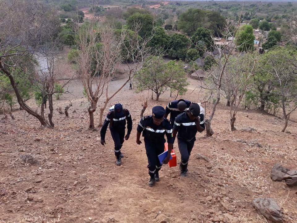 Kédougou : Spectaculaire opération de sauvetage à Iwol à 493 m d’altitude au-dessus du village de Ibel.