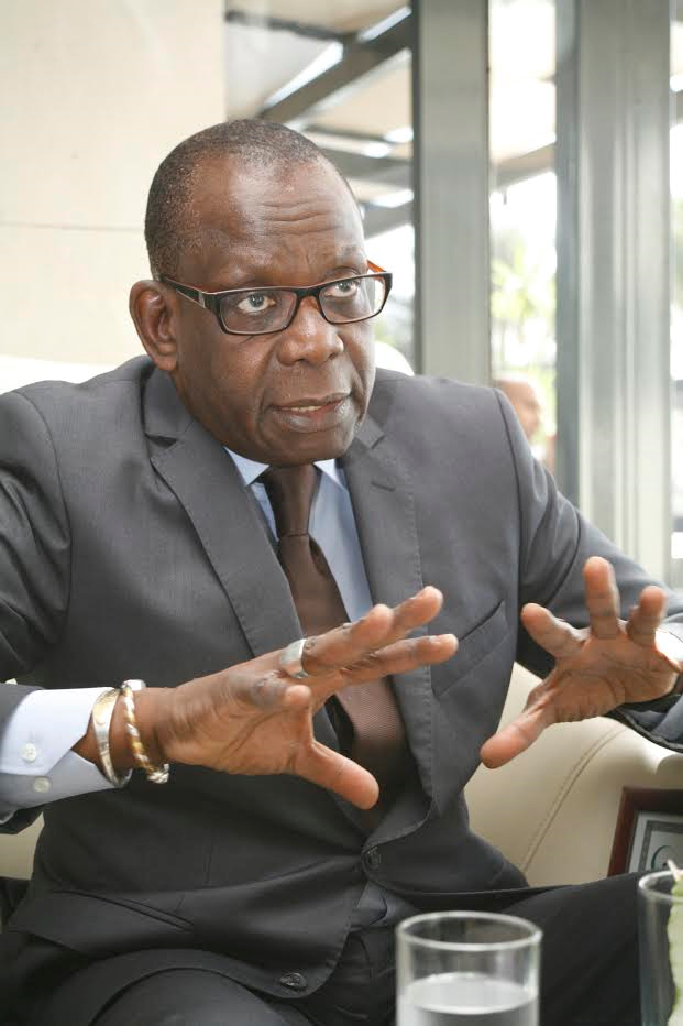 Ne faudrait il pas, comme cela se fait ailleurs dans la plupart des universités du monde, élire et non nommer les recteurs?  Inscrire les franchises universitaires dans la constitution?