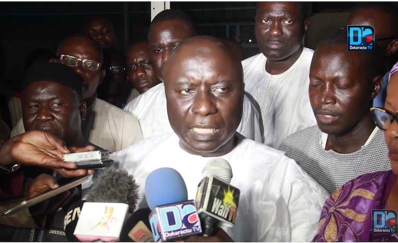 TOUBA- Idrissa Seck prend part à la séance de déclamation de Khassidas aux côtés du Khalife Général des Mourides